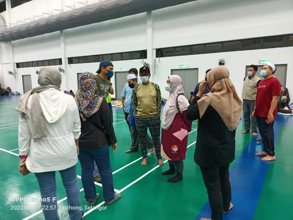 Nearly 800 Subang Jaya flood victims seek shelter at relief centres