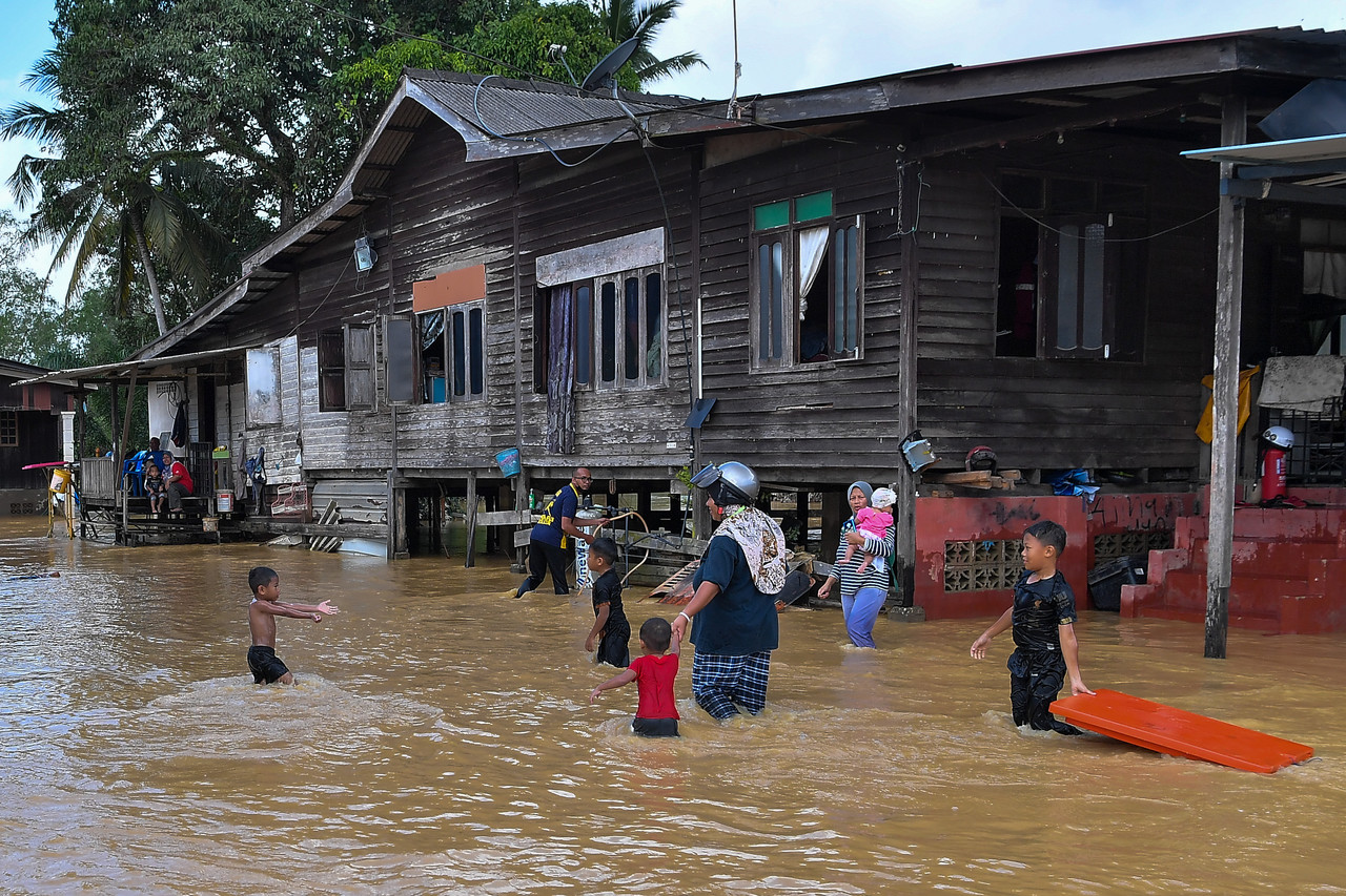 Terengganu flood evacuees drop; Pahang, Johor unchanged
