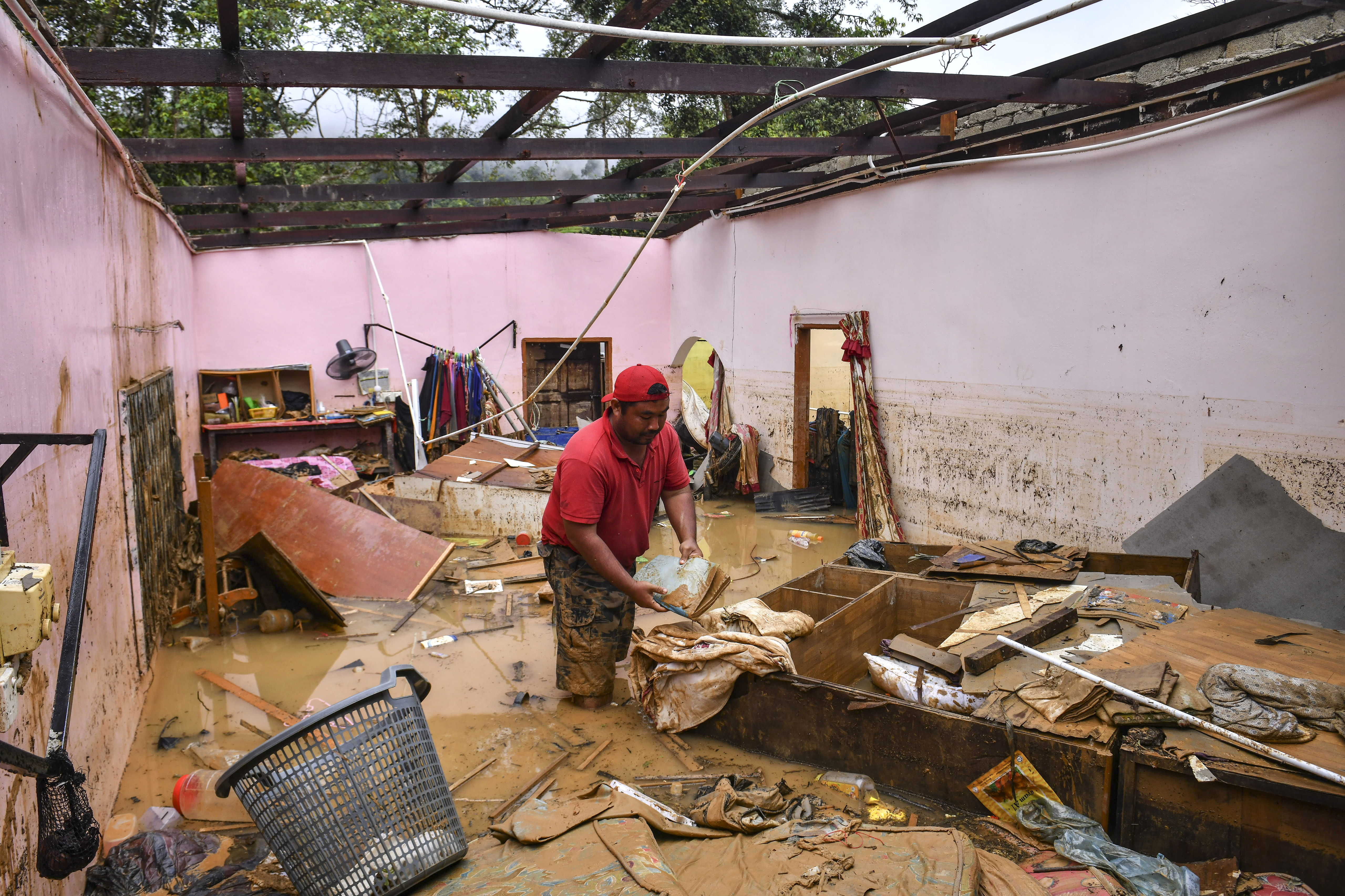 Banjir di Terengganu pulih, mangsa di Kelantan terus menurun