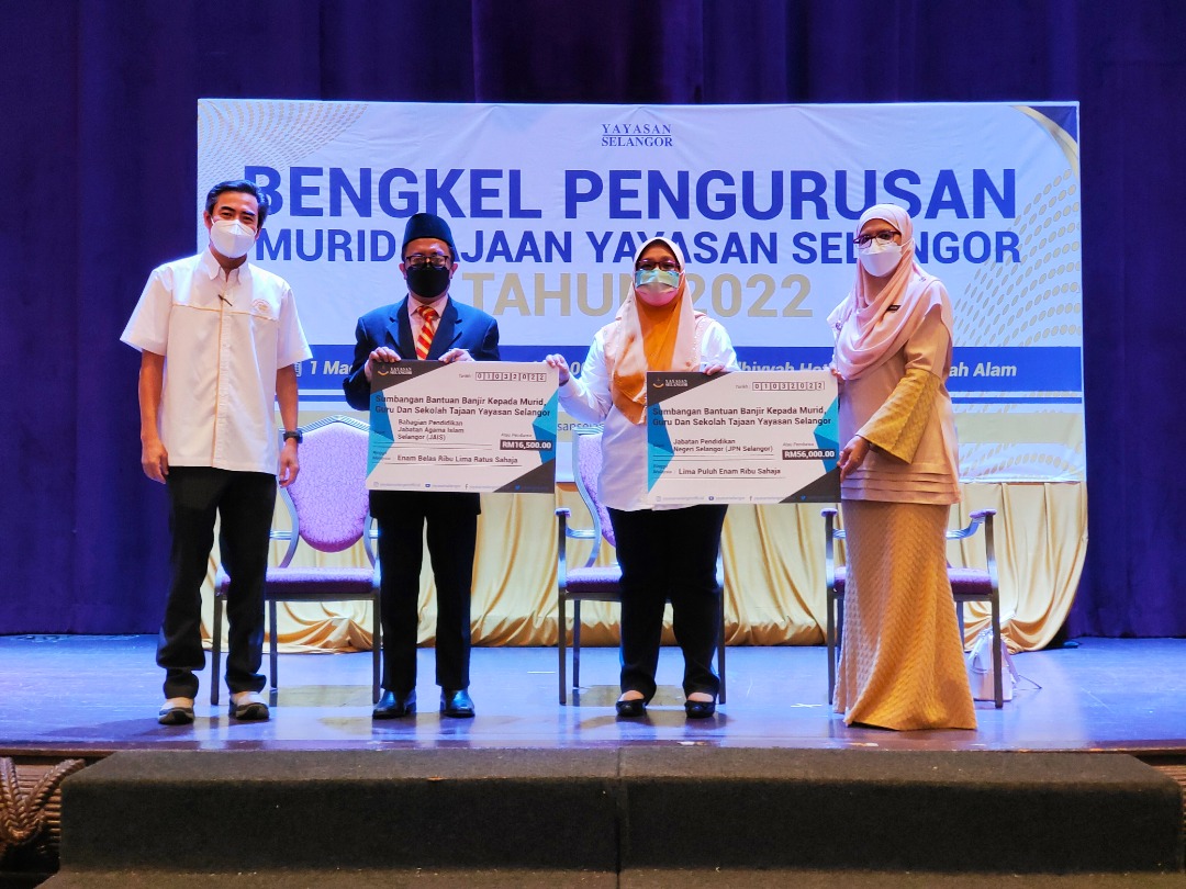 259 pelajar, guru, sekolah mangsa bah terima bantuan Yayasan Selangor
