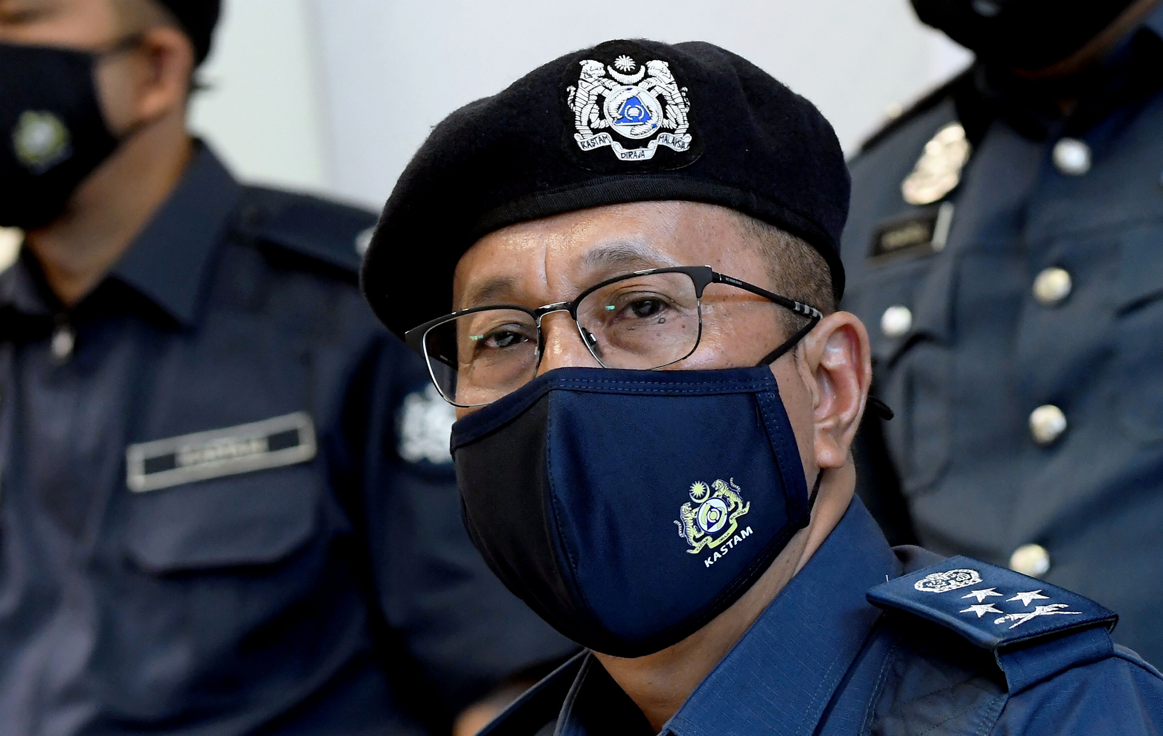 Kastam patah cubaan seludup enam kontena minuman keras