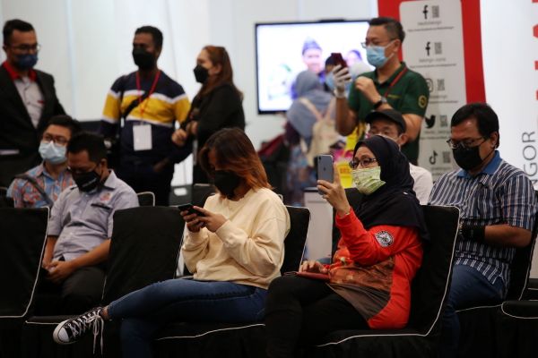 雪综合微贷计划允债务重组 减商家负担自律还债