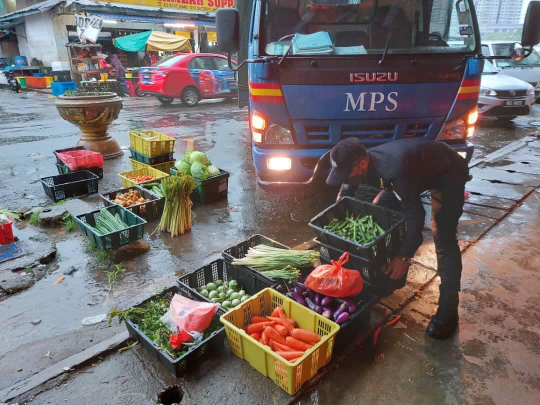 外籍小贩批发公市抢滩  士拉央市会取缔杜绝歪风