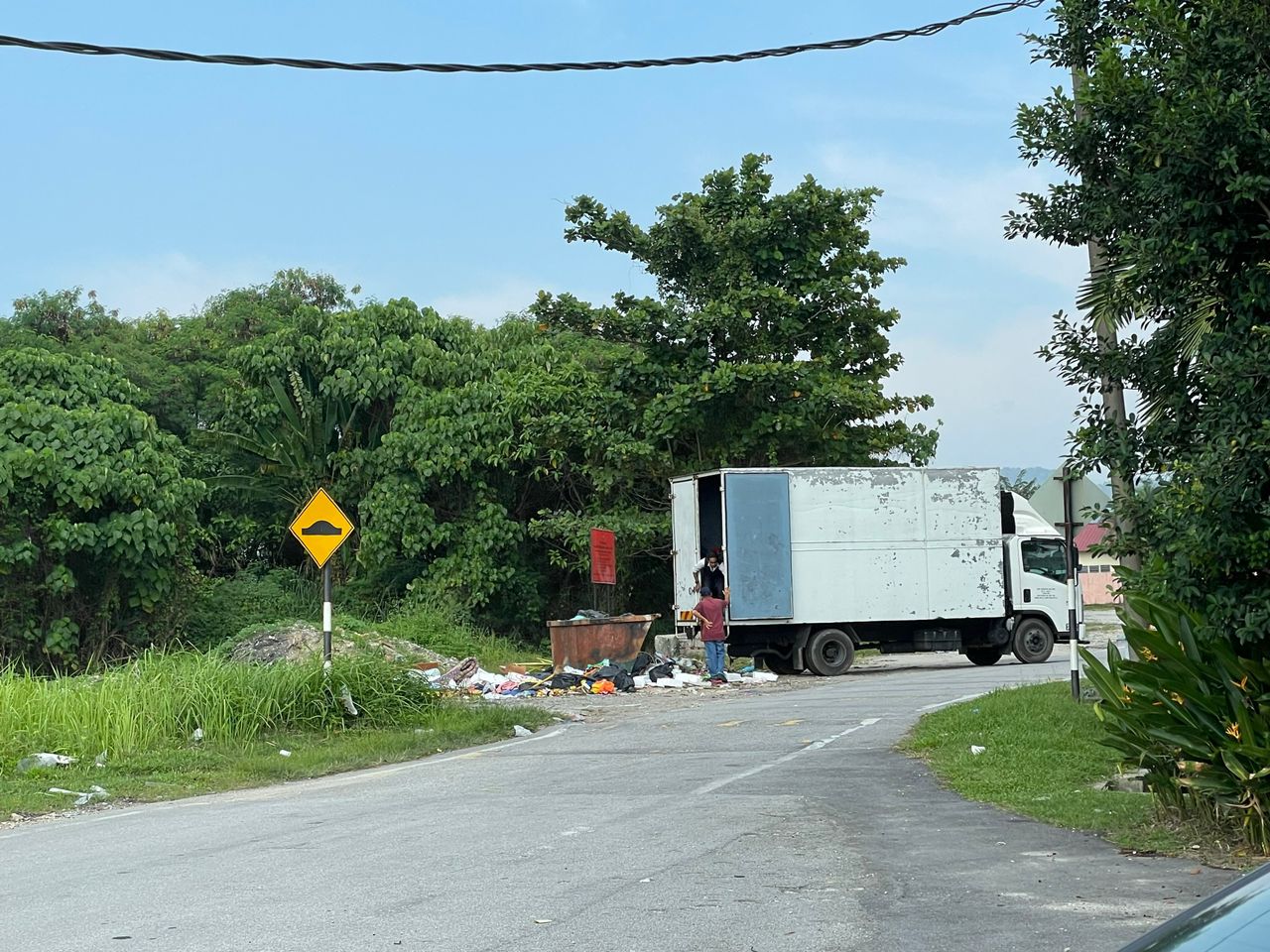 Buang sampah haram, pemilik lori dikompaun RM1,000