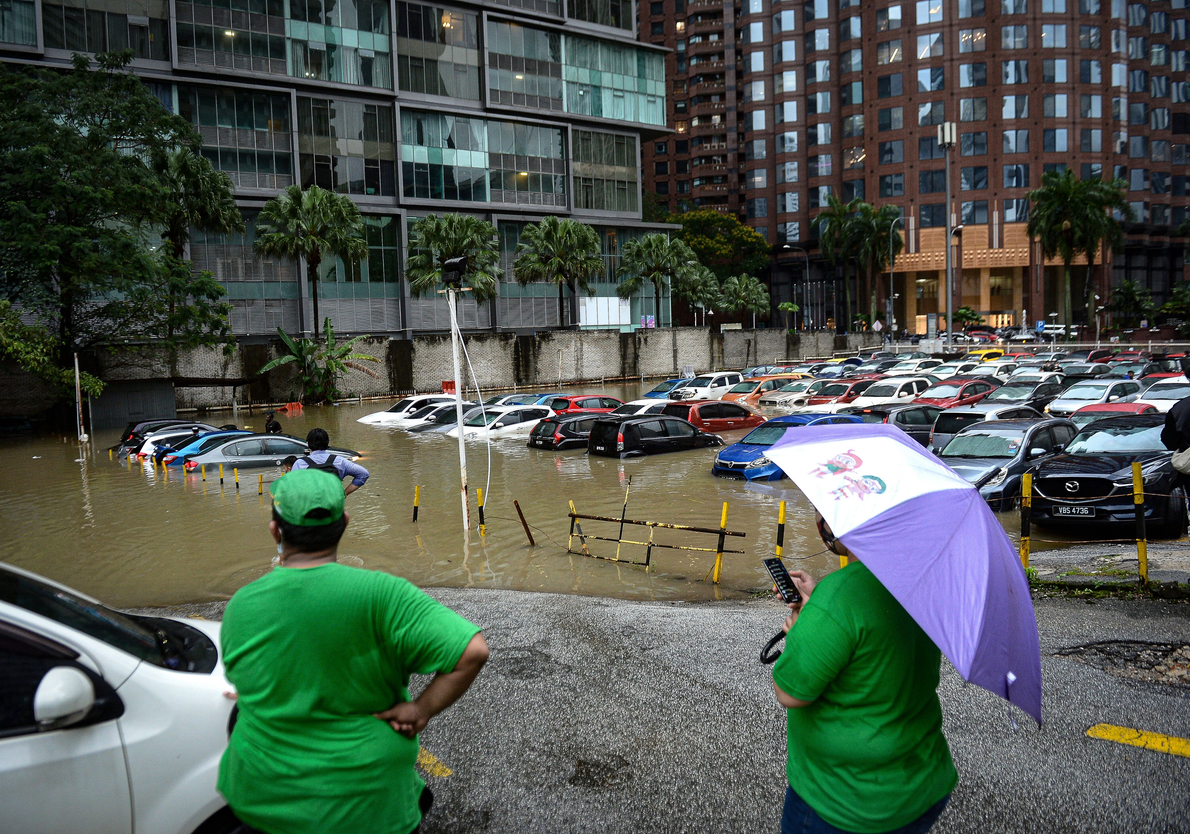 Banjir kilat: TNB tutup bekalan elektrik di beberapa pencawang