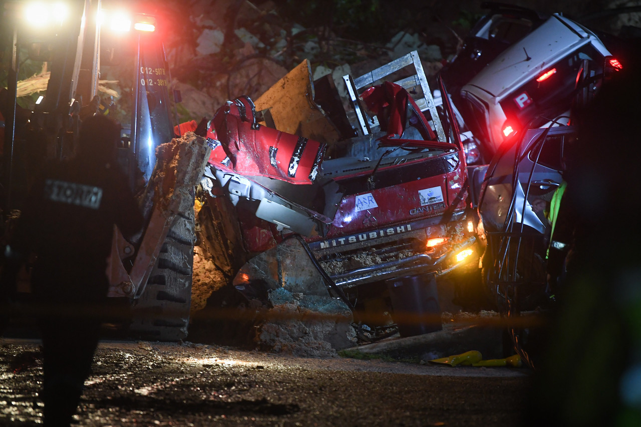 Ampang landslide: Loud bang heard and we ran for our lives, said witness