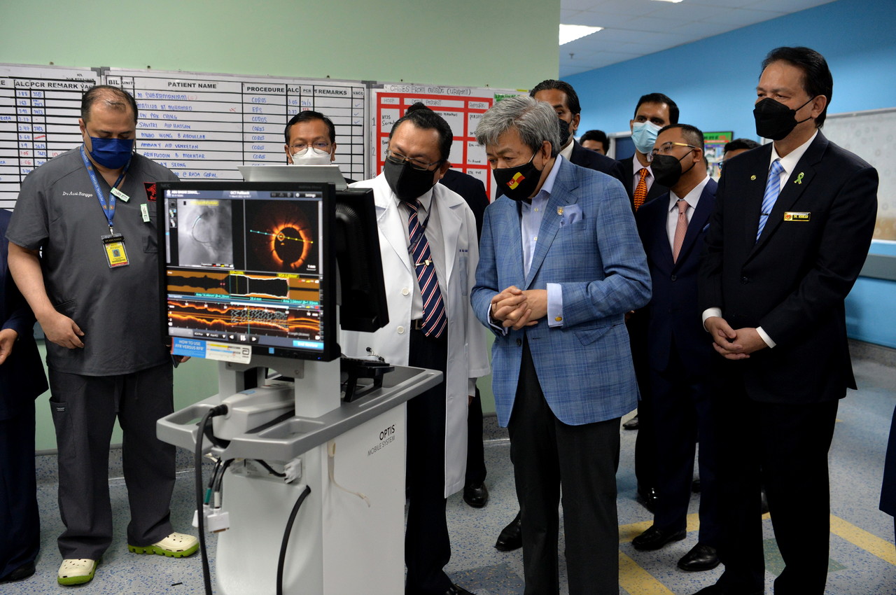 Sultan of Selangor visits Serdang Hospital ICL