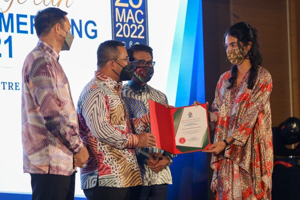 梳邦再也市厅表扬118优秀职员 市长：激起同仁之间良性竞争