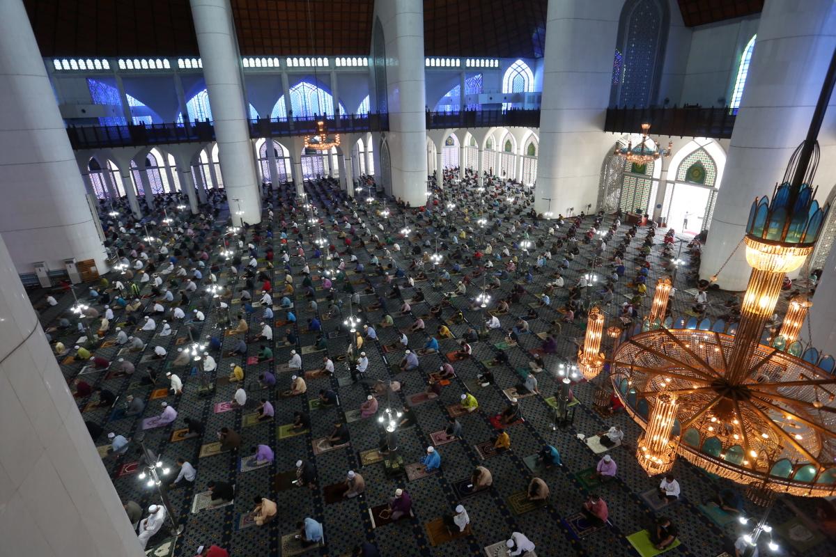 Orang ramai syukur benar solat rapat saf, harap tiada ingkar SOP