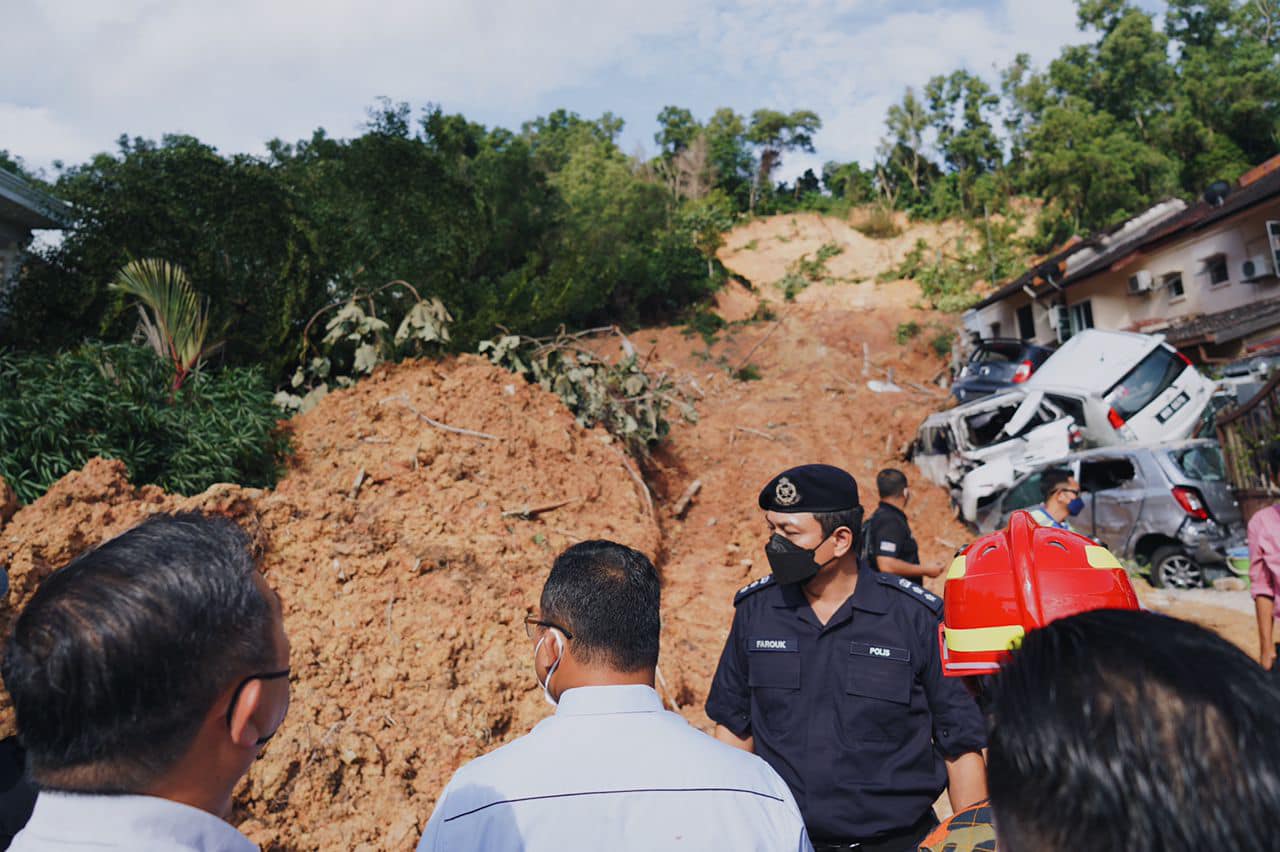 Tanah runtuh: Bunyi siren elak ramai jadi mangsa, lari tempat selamat