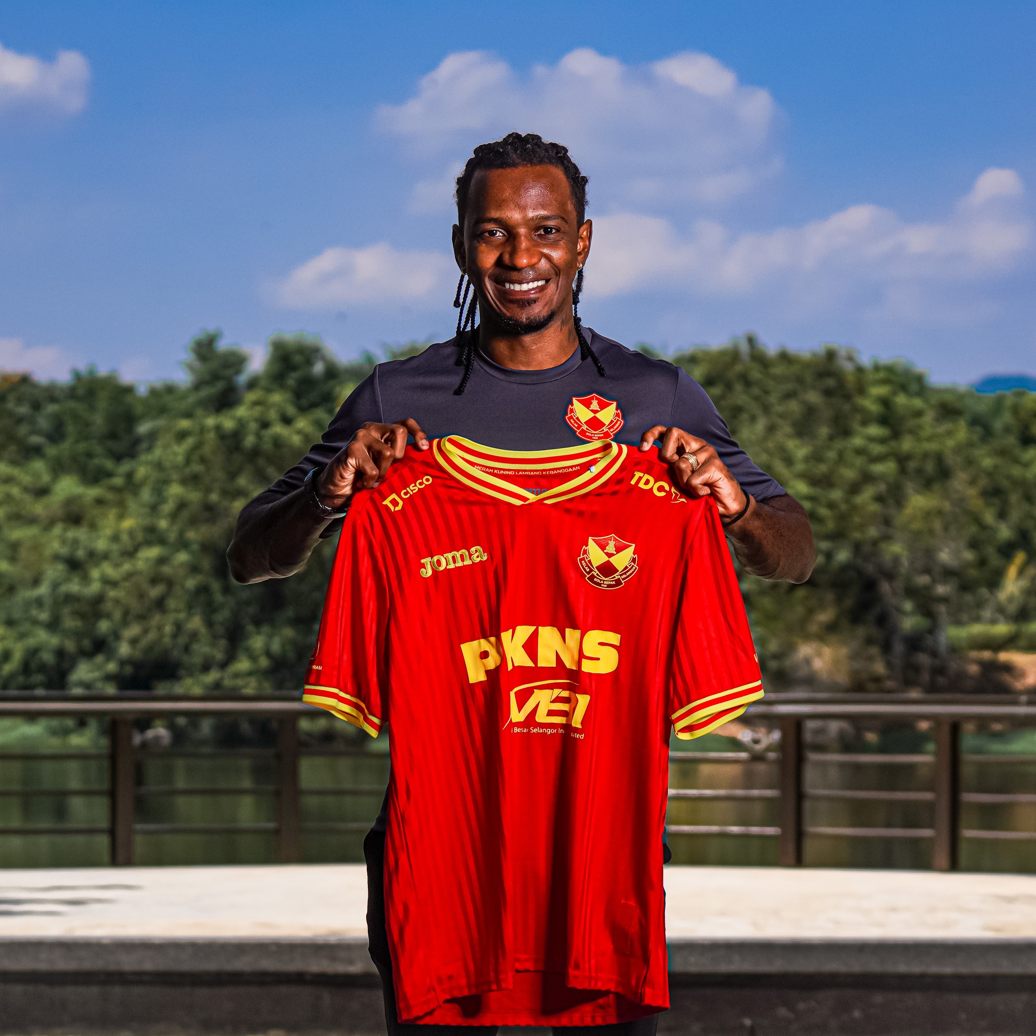 Brazilian duo shoulder hopes of Red Giants and fans this football season