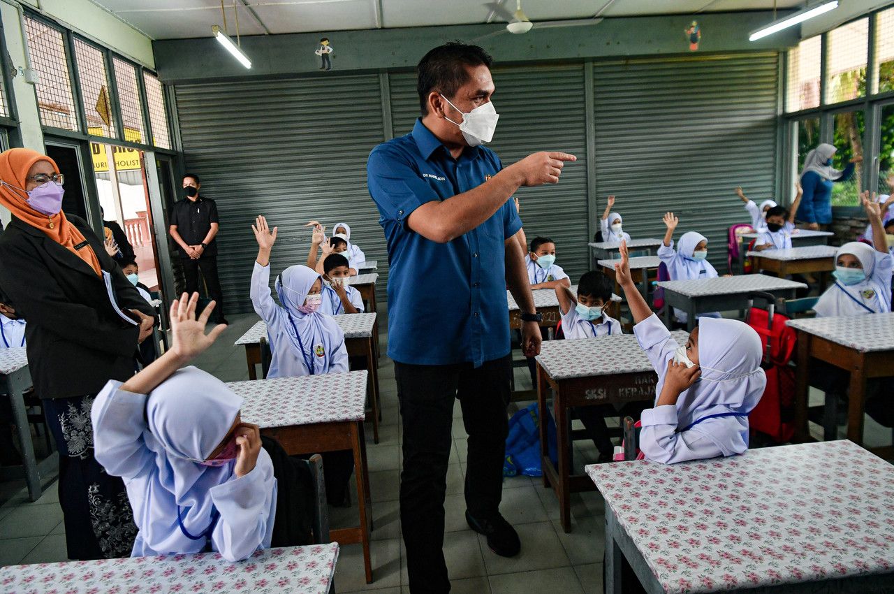 Nearly three mln students nationwide begin face-to-face school sessions today