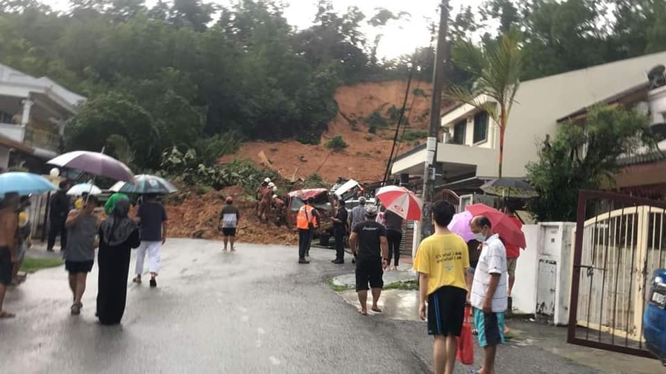 Ampang landslide: Loud warning siren alerts resident to flee
