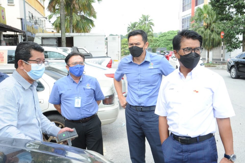 MBSJ: Contractors order to carry out immediate repairs on Taman Puncak Jalil road potholes