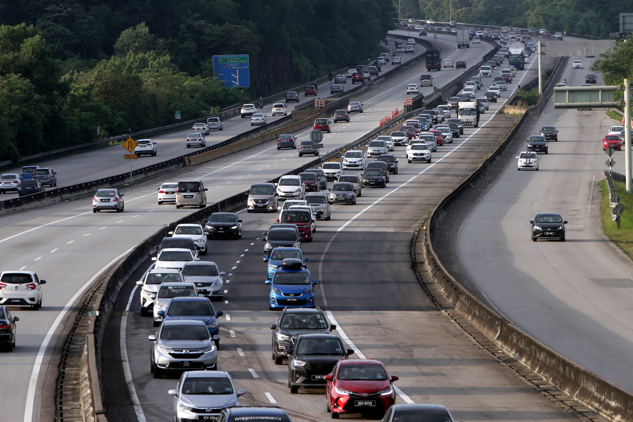 Road maintenance involving lane closures halted during Aidilfitri