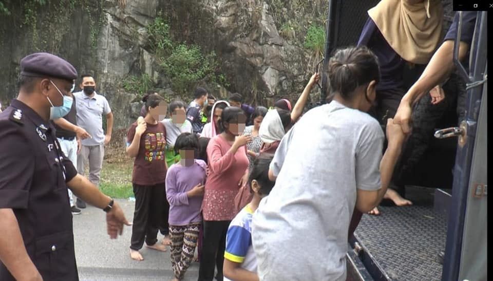 罗兴亚难民出逃 6人闯大道不果被撞毙