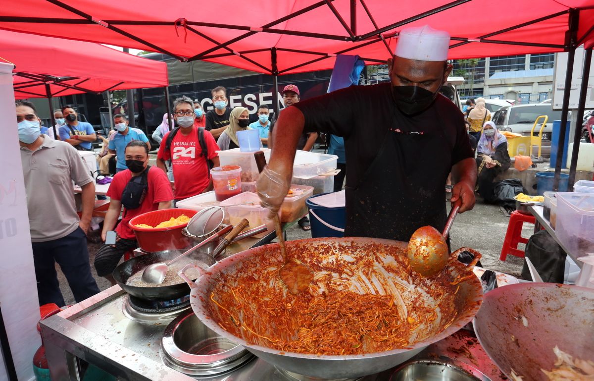 Pengunjung sanggup beratur panjang dapatkan 'Mee Mamu' 80 sen