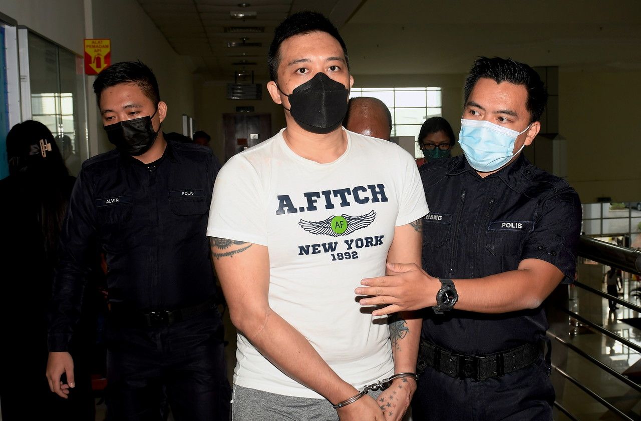 Penjaga pusat kecantikan mengaku tidak bersalah abai, buang mayat bayi