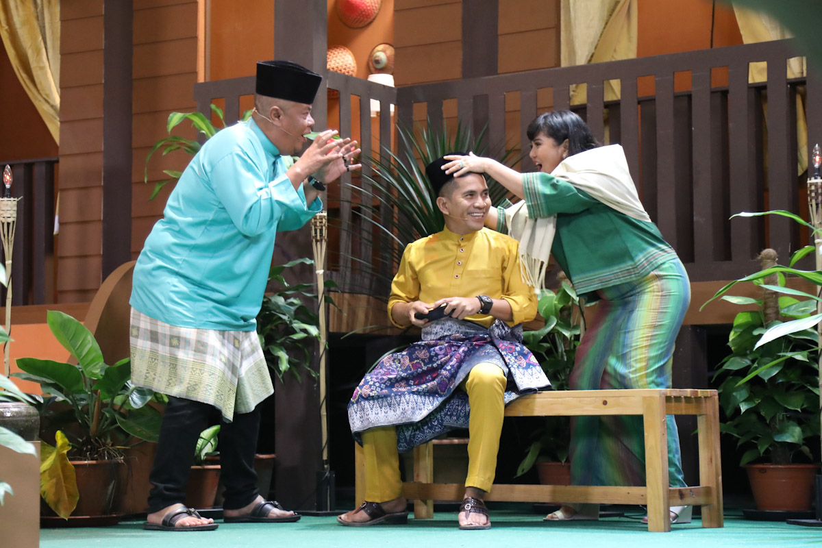 Raja Azura, Bell Ngasri jaya sketsa Selangor Bangkit pada dua Syawal