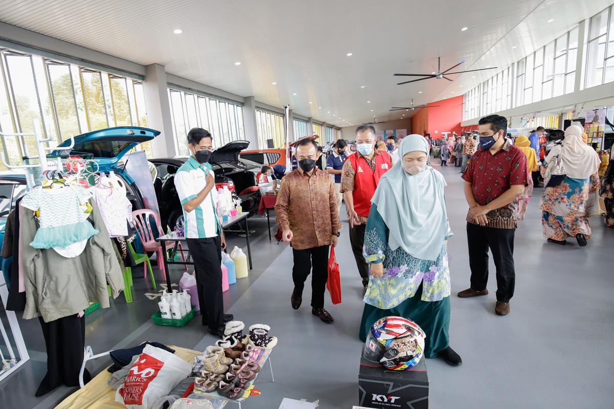 90 peniaga sertai jualan but kereta di pekarangan Pustaka Raja Tun Uda