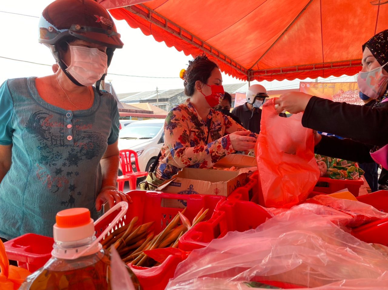 மலிவு விலைத் திட்டத்தில் குறைந்த விலையில் பொருள்கள் விற்பனை- பொதுமக்கள் மனநிறைவு