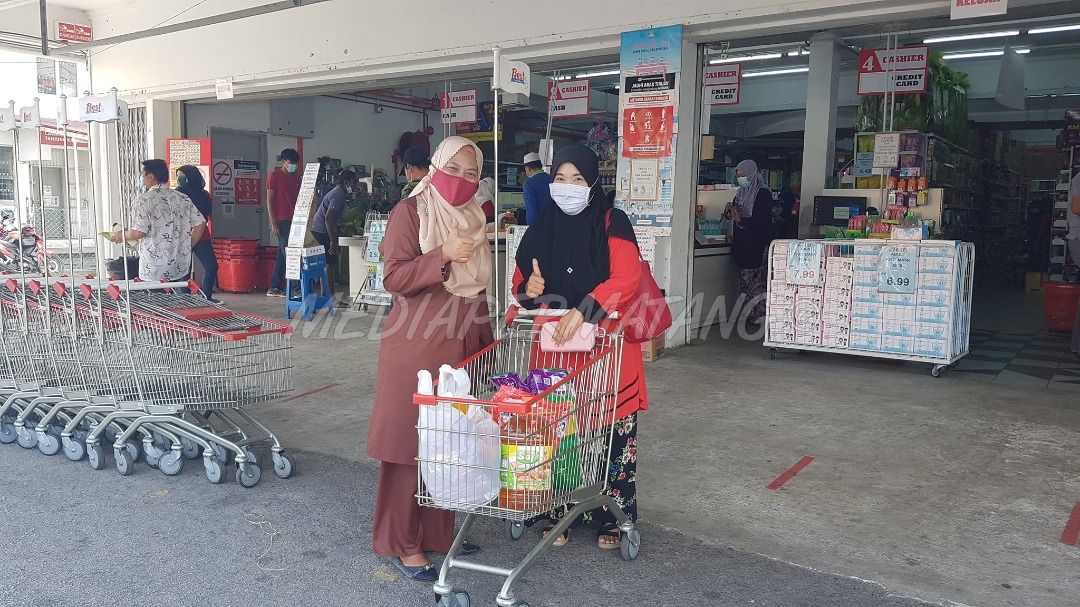 ஹரி ராயா பெருநாளை முன்னிட்டு பெர்மாதாங் சட்டமன்றத்தில் 500 ஷாப்பிங் பற்றுச் சீட்டுகள் விநியோகம்