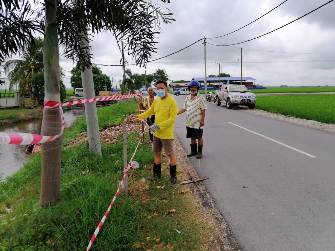 适耕庄B村对垃圾虫忍无可忍 村长：将拍照举报县议会开罚单