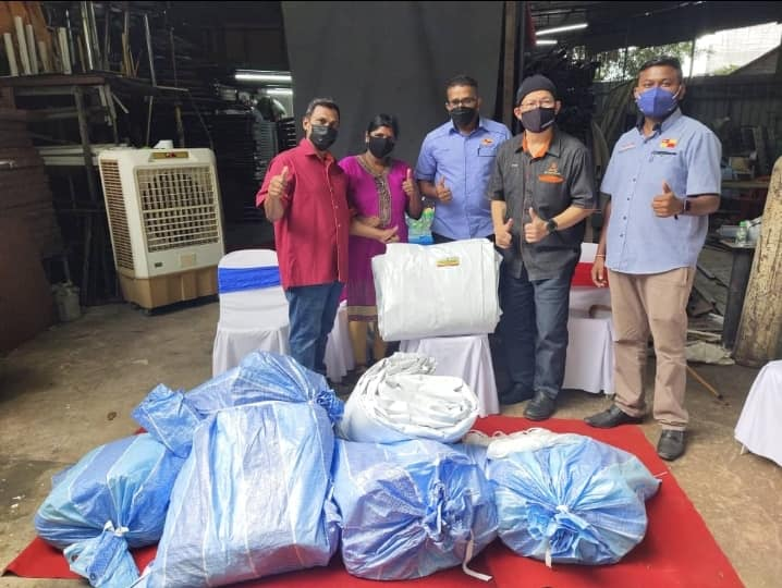 Tiga usahawan terima bantuan peralatan I-Seed bernilai hampir RM18,000