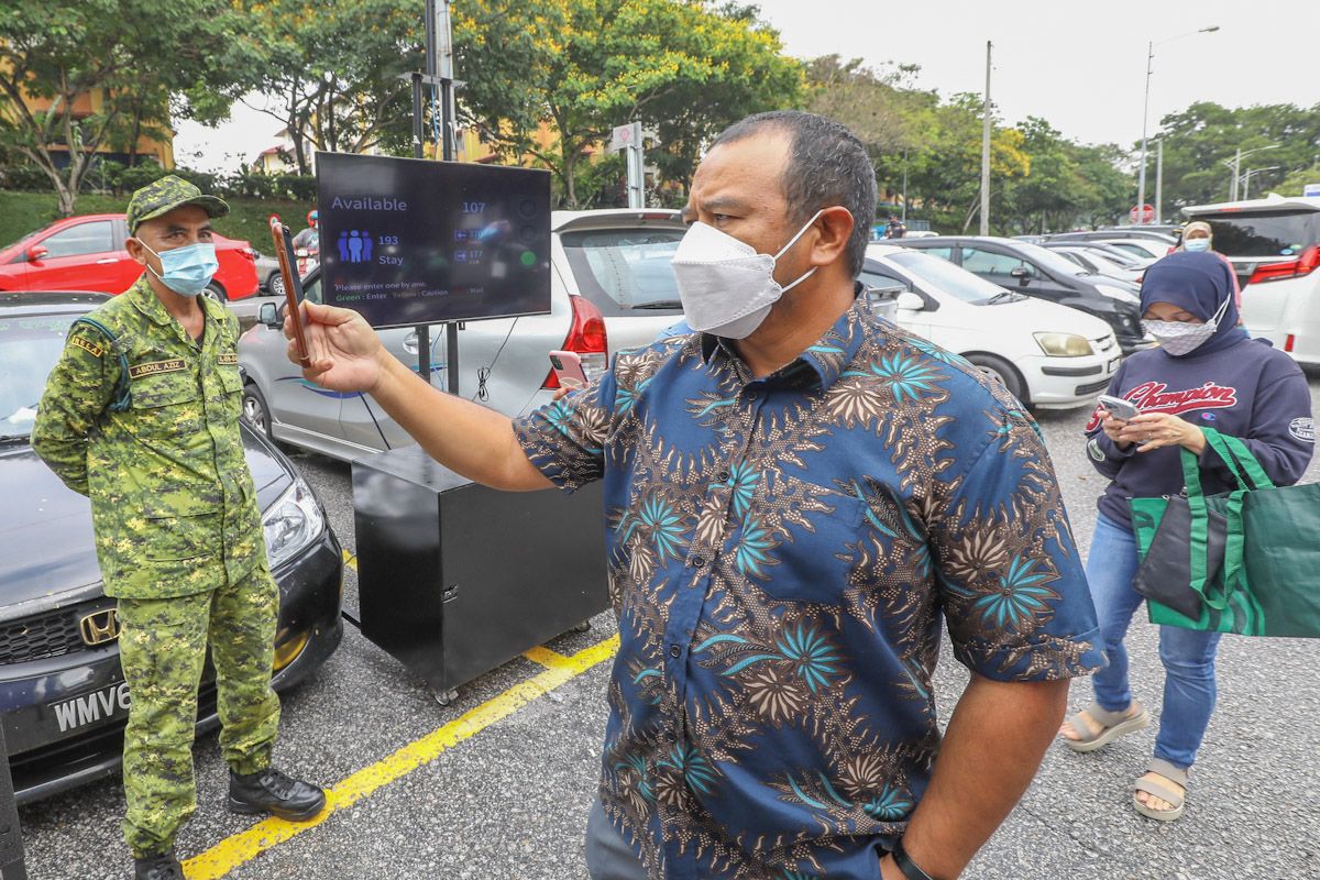 Sistem inframerah kesan jumlah pengunjung keluar masuk bazar Ramadan