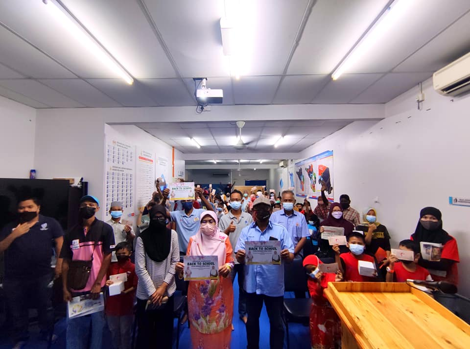 50 murid sekolah DUN Permatang terima bantuan Pekawanis