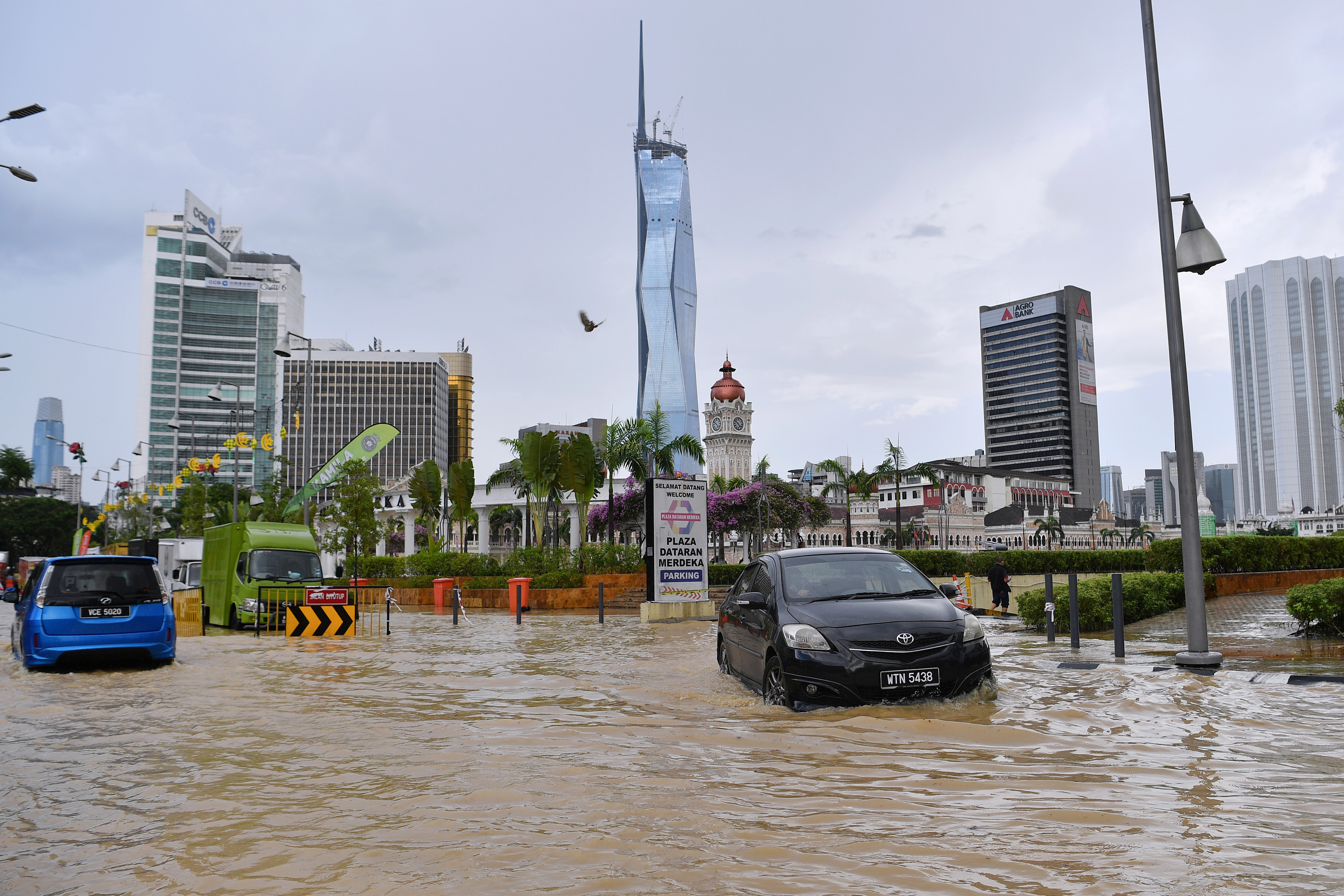 Papan iklan LED DBKL papar status semasa cuaca, amaran banjir