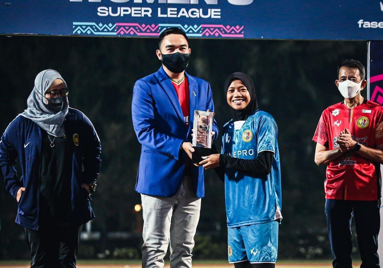 Gemar aksi 'terbang', kisah gadis raih Sarung Tangan Emas