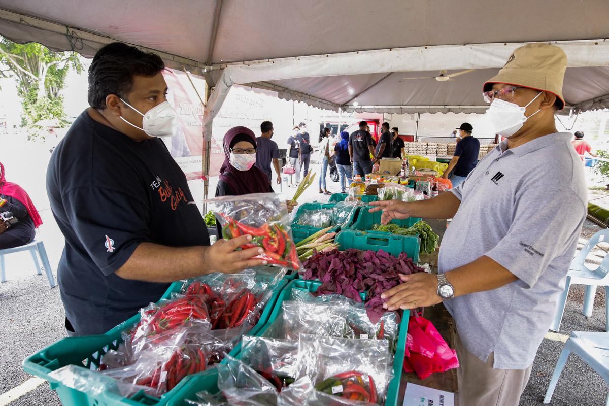 450 individuals from B40 group in Bukit Gasing get Hari Raya shopping vouchers
