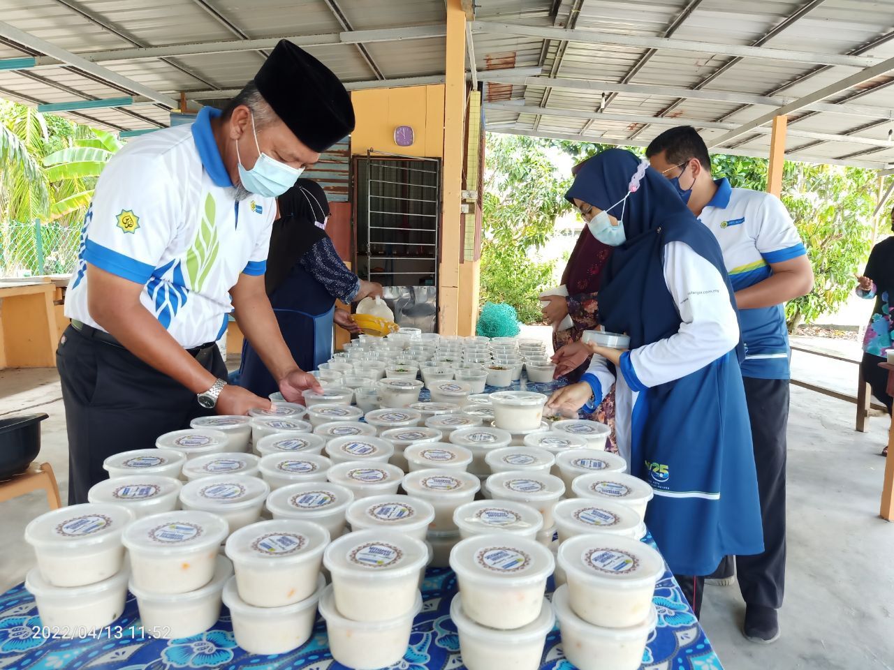 LZS agih 500 bubur lambuk kepada penduduk, pekerja awam dan swasta
