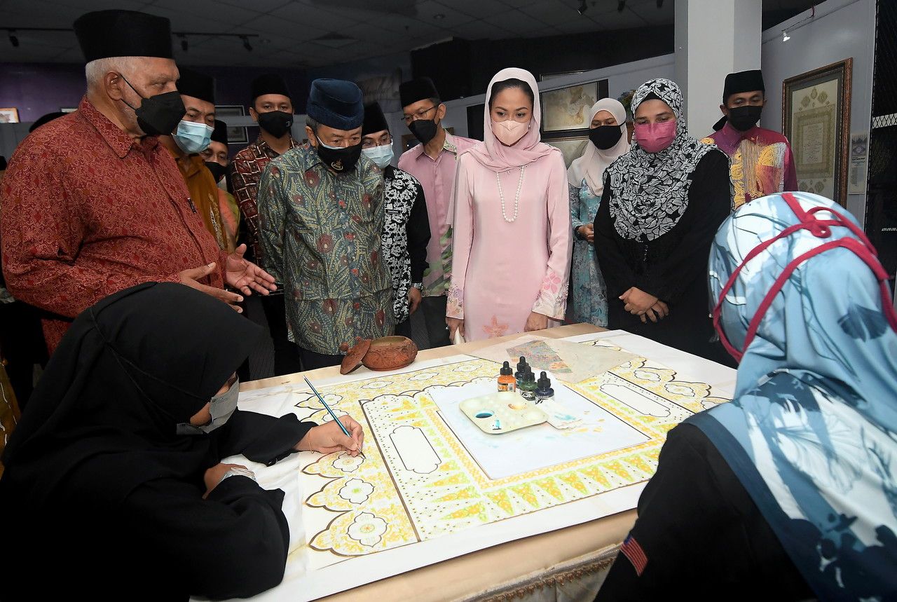 Sultan Selangor berkenan lancar al-Quran, terjemahan bahasa Cina