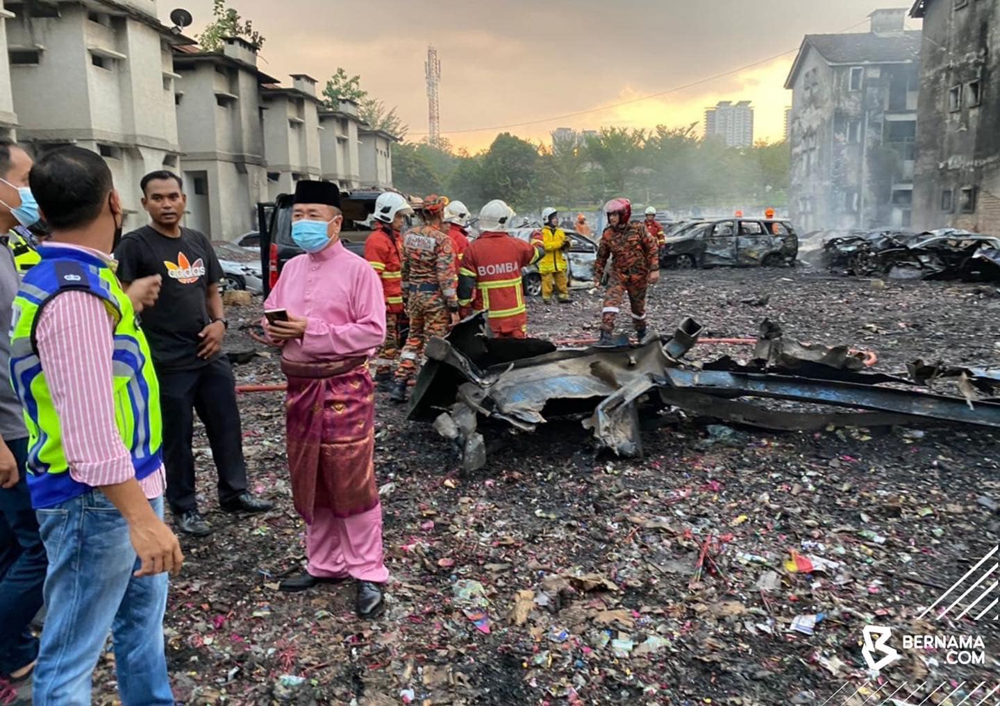 Tiga cedera dalam letupan ketika bersih tapak lupus mercun di Sentul