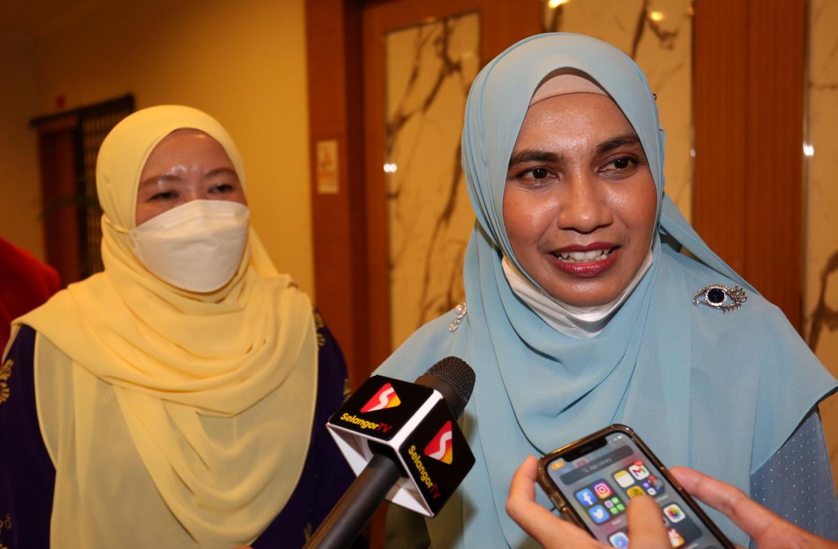 Pekawanis sumbang duit raya RM100 kepada 120 anak asnaf