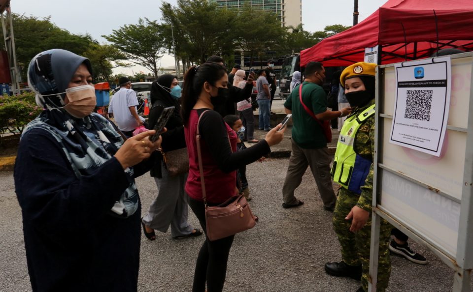 Turn numbers system used to control visitors entering, leaving Ramadan bazaars — MBSA