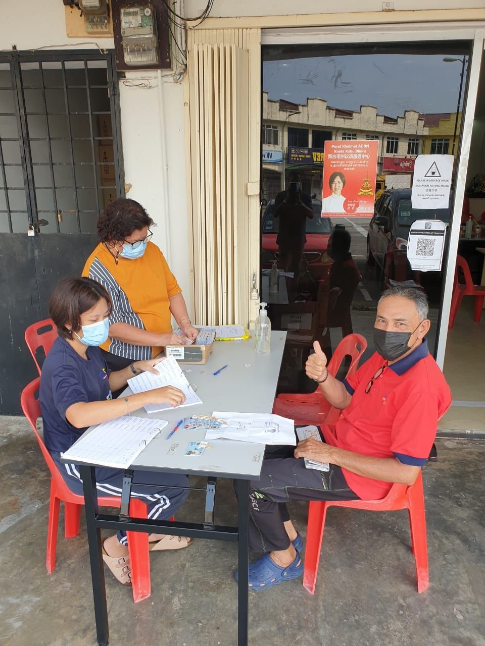 Rai hari jadi, lebih 800 warga emas terima baucar beli-belah