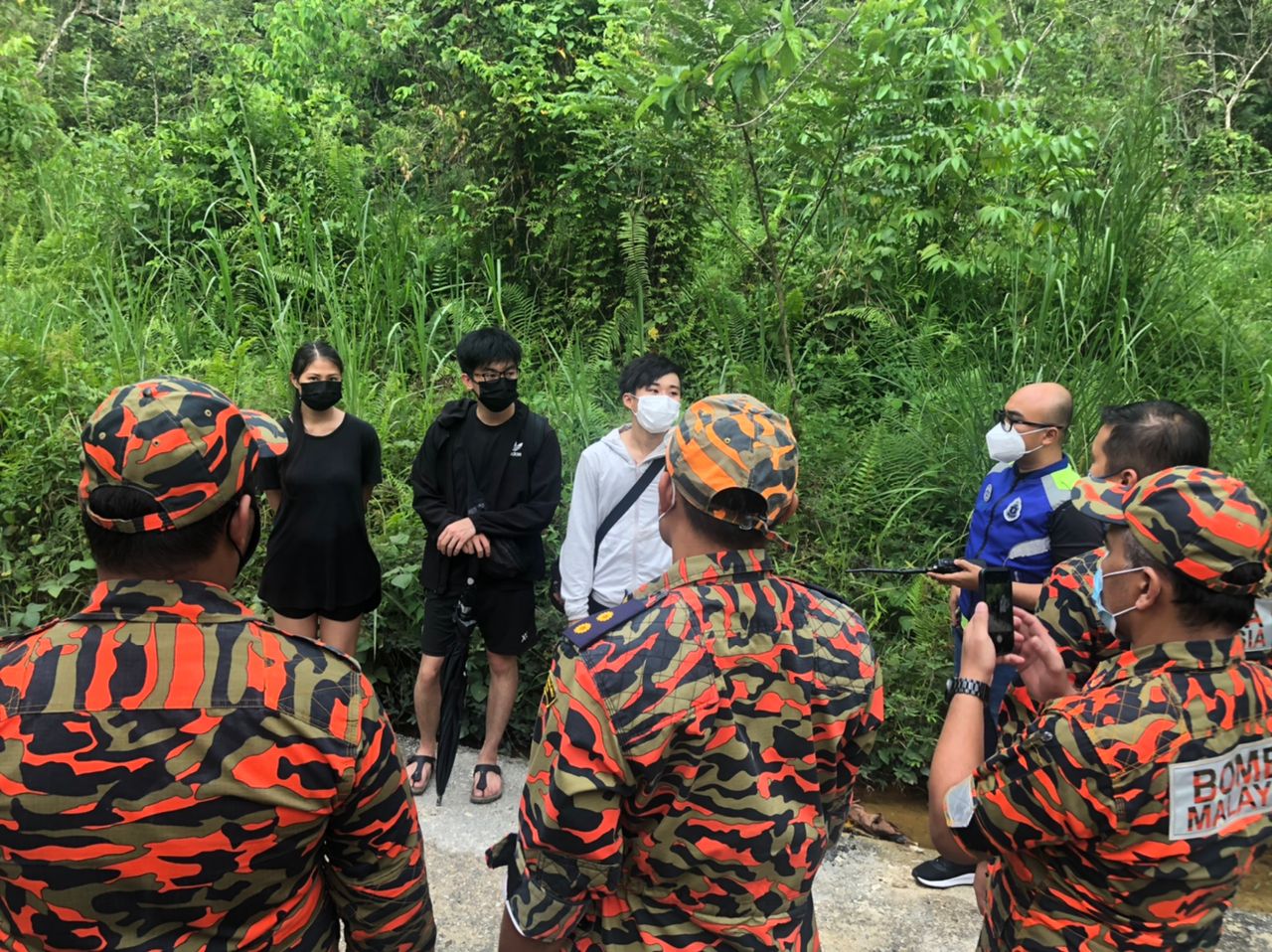 Tiga individu sesat daki bukit ditemui selamat - bomba