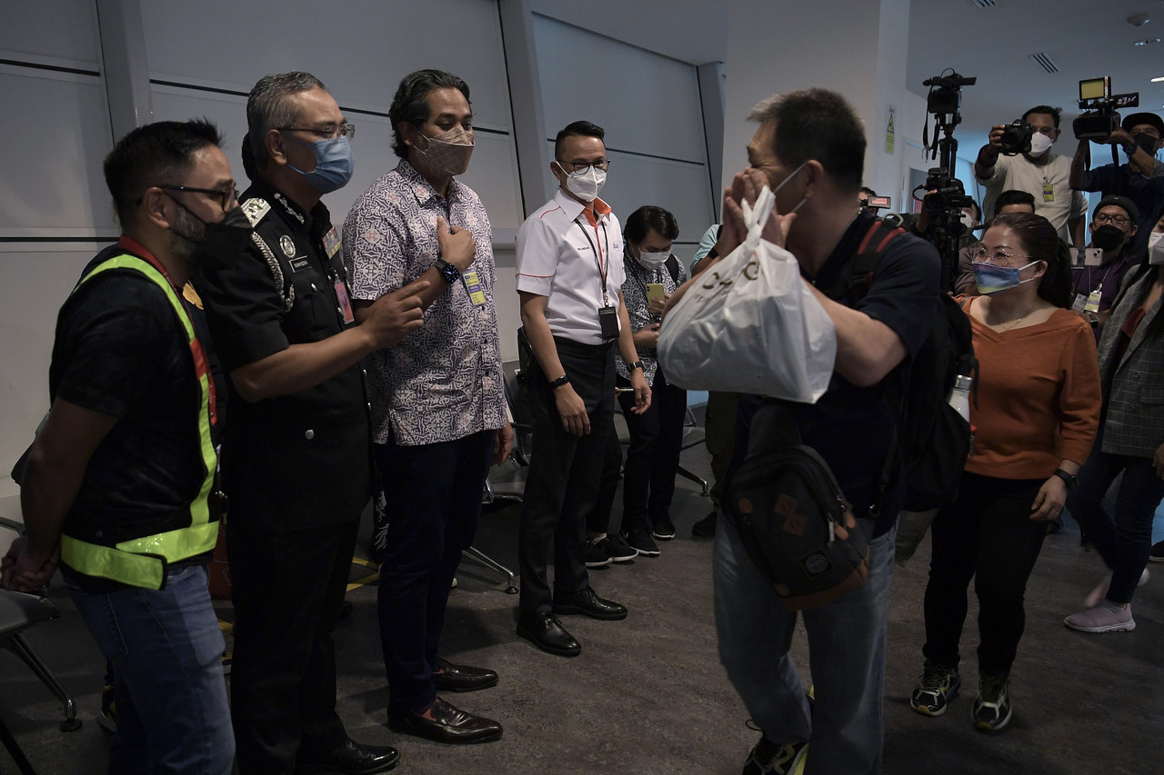 Khairy: Syarikat penerbangan perlu pastikan penumpang muat turun MySejahtera, miliki kad pengembara