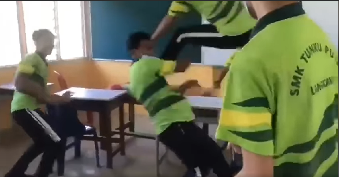 Selepas video tular, 13 pelajar pukul rakan sebaya ditahan polis