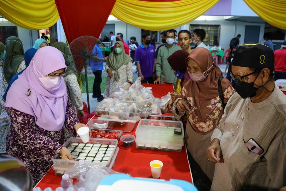 雪州微贷合作社配合社区经济计划 在两组屋售逾80种商品