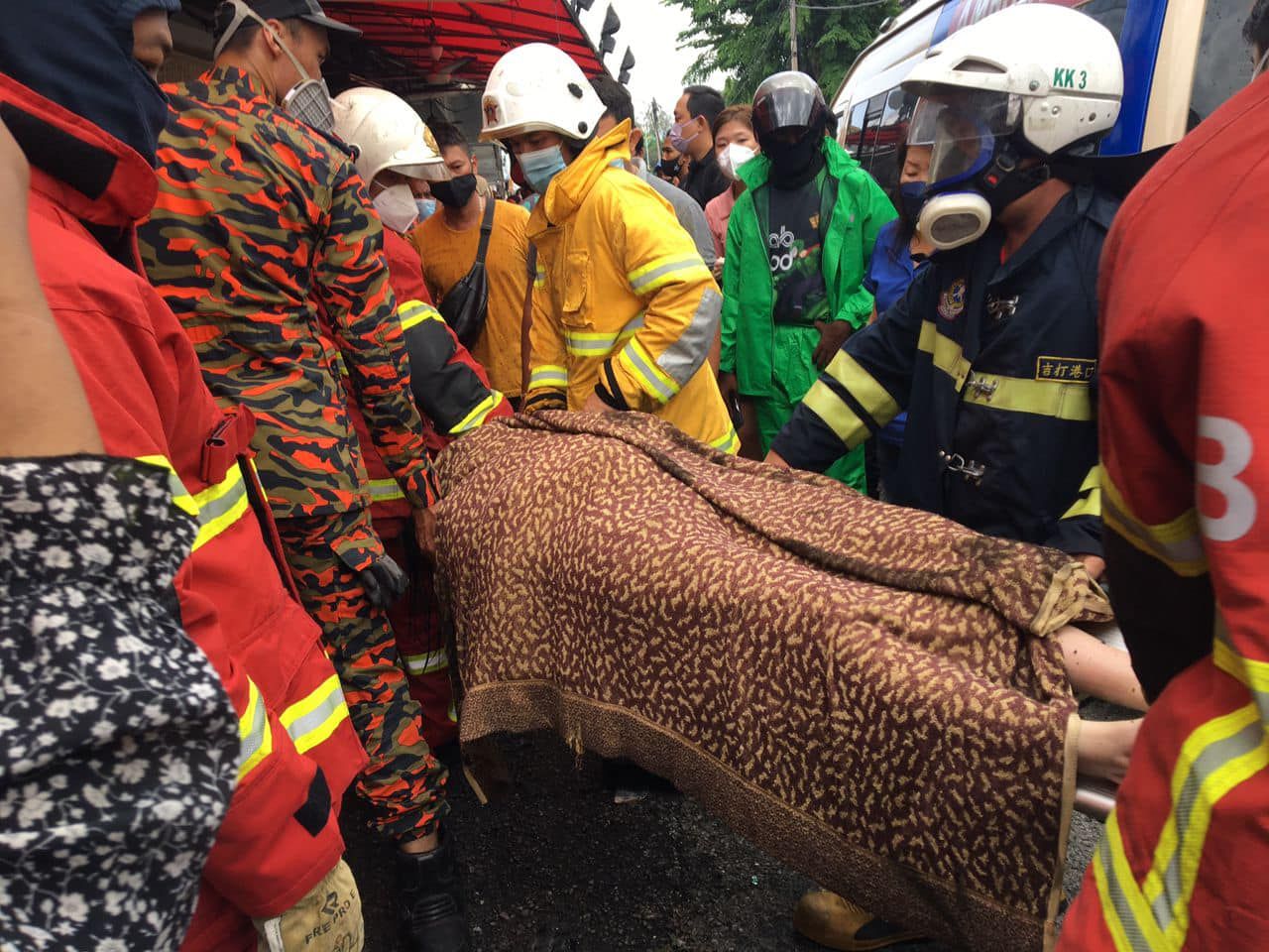 卡拉OK火灾逃生不果 3男女葬身火海