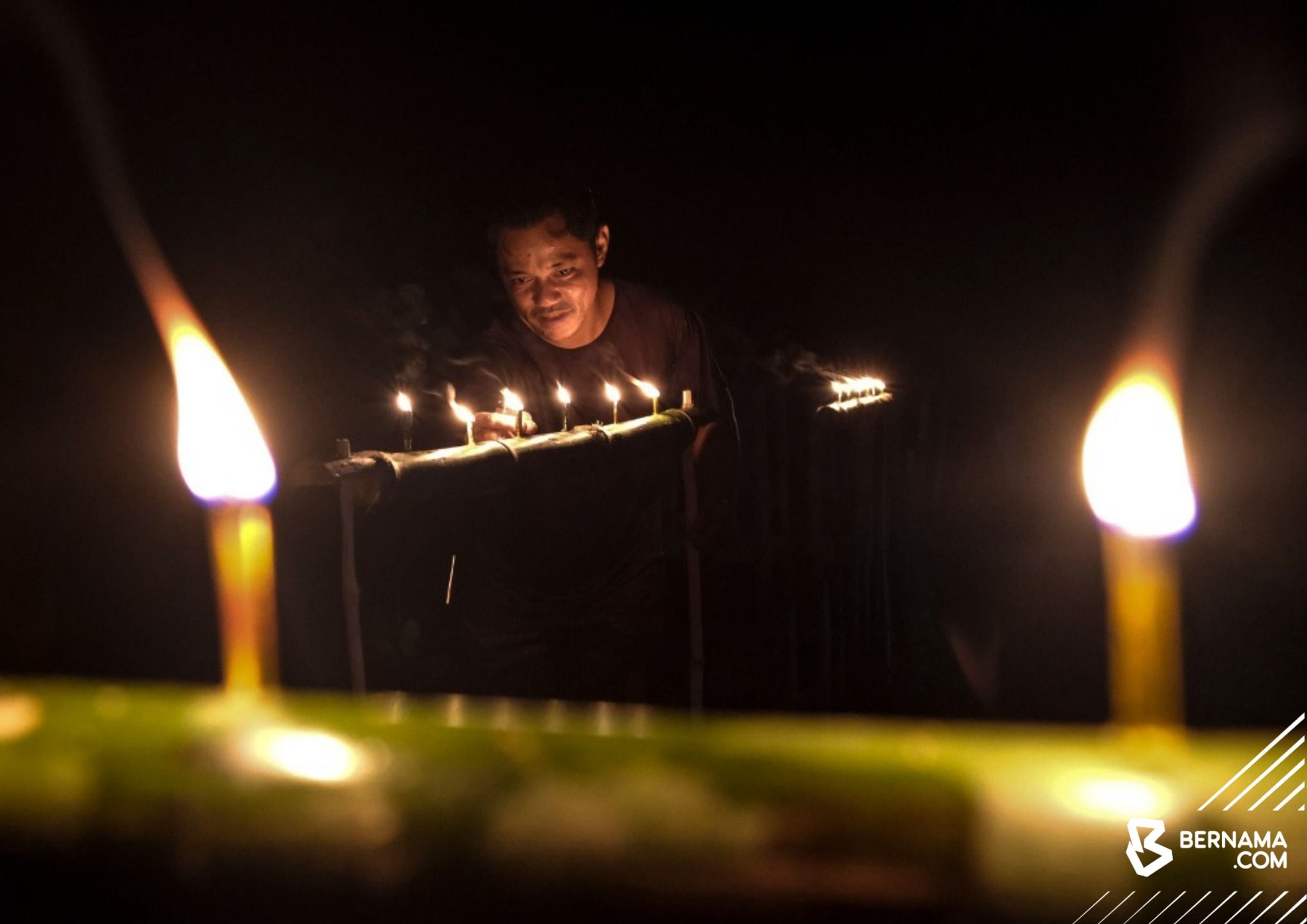 Pemandu lori raih rezeki tambahan jual pelita buluh