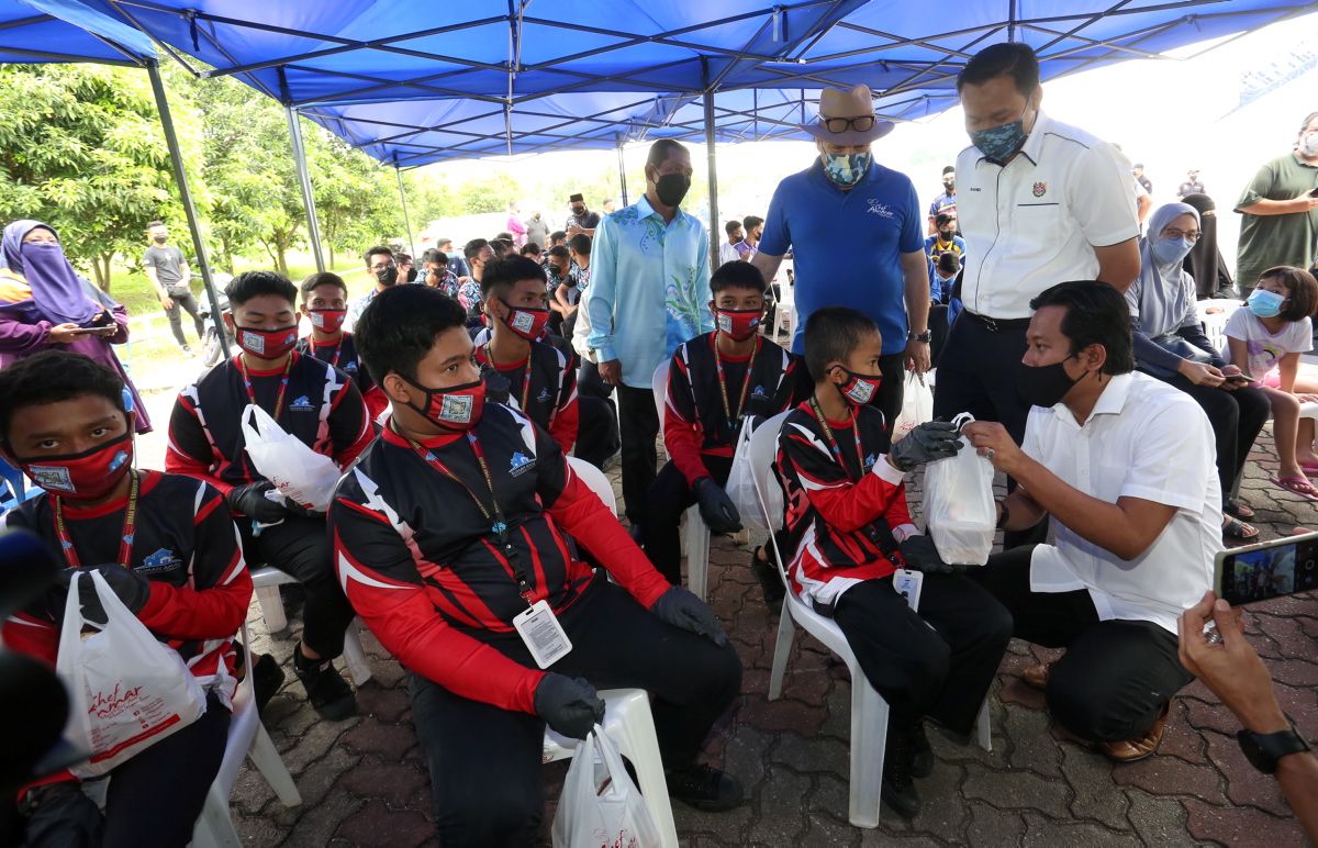 Chef Ammar rai anak yatim, sumbang lebih 1,000 pek juadah nasi Arab