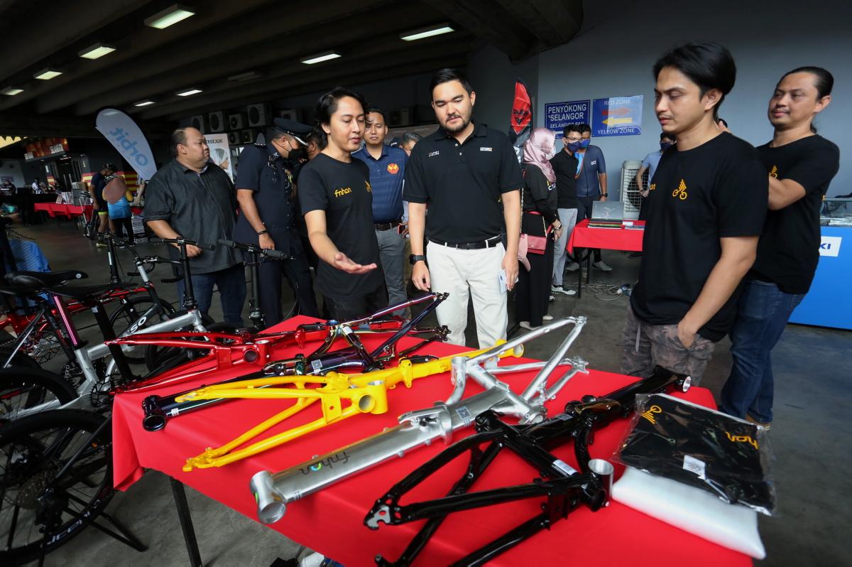 Lebih 100 pengayuh basikal meriahkan kempen 'Smart Cycling'