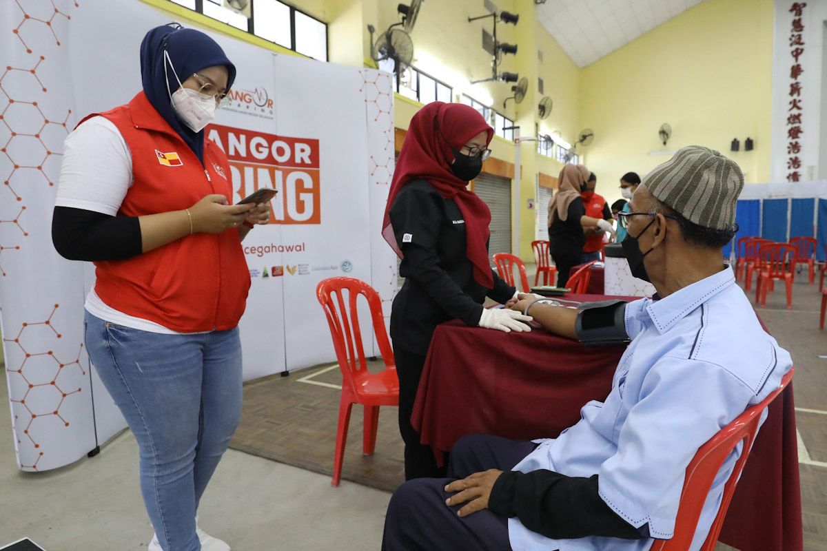 Pakar perubatan kongsi maklumat kesihatan pada Selangor Saring di Sekinchan Ahad ini