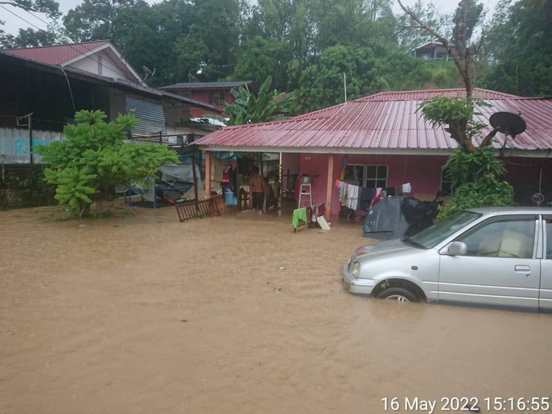 Flood situation improves in Hulu Selangor, evacuees at relief centre allowed to return home