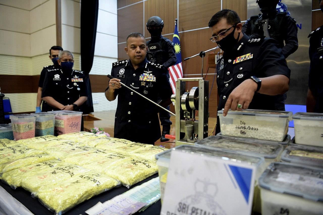 警捣破豪华公寓炼毒厂 起获市值2650万摇头丸粉末